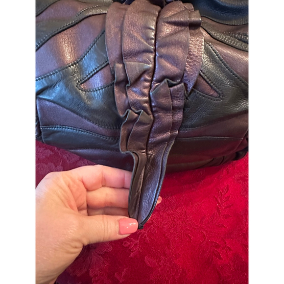 Prada Vitellino Mordo Hobo Shoulder Bag in Black/ Purple - Picture 4 of 11